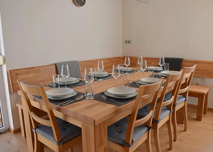 Semesterbostad W/ Wellness & Wine Znojmo